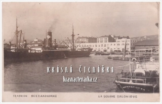 LODĚ v přístavu