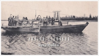 LODĚ v přístavu