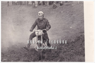 MOTOCYKLOVÉ ZÁVODY na fotografii