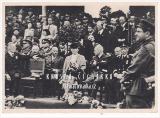 PRAHA, Osvobození Prahy 1945, Prezident Beneš s chotí na Staroměstském náměstí