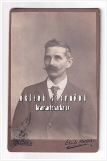 Fotografická vizitka: DŽENTLMEN (Atelier A. J. Mattas, Chrudim)