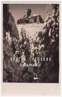 Hora JEŠTĚD a horský hotel v zimě