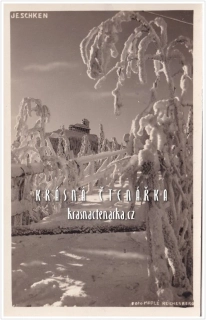 Hora JEŠTĚD a horský hotel v zimě