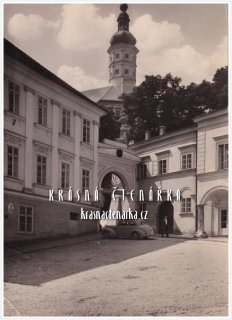 Zámek MIKULOV ... i s automobilem