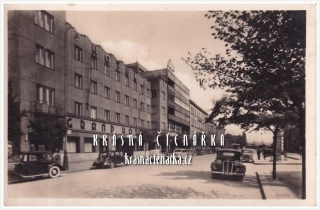 PŘEROV, Grand hotel .... i s automobily