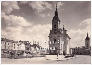 HRANICE, Náměstí a kostel