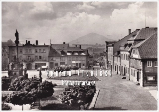 JABLONNÉ V PODJEŠTĚDÍ, Náměstí Míru