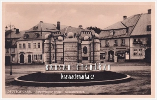 JABLONNÉ V PODJEŠTĚDÍ, Náměstí Míru a pamětní fontána