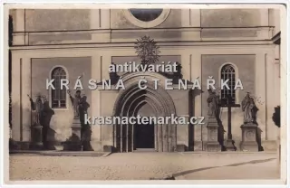 POLICE NAD METUJÍ (kostel Nanebevzetí Panny Marie, portál)