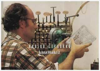 NOVÝ BOR, Crystalex oborový podnik, Rytec skla při práci