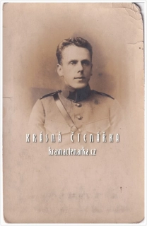 VOJENSKÁ (voják, ateliérová fotografie)