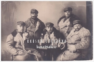 VOJENSKÁ (vojáci, ateliérová fotografie)