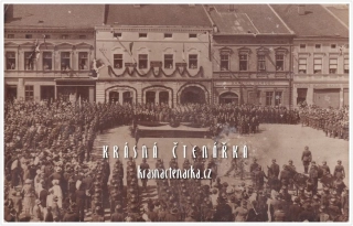 VALAŠSKÉ MEZIŘÍČÍ, Vojenská přehlídka na náměstí