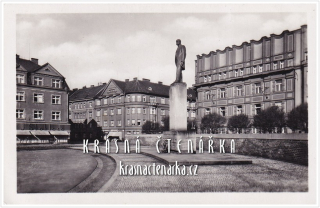 HRADEC KRÁLOVÉ, Masarykovo náměstí a pomník T. G. Masaryka