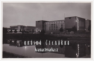 HRADEC KRÁLOVÉ, Lázně a sokolovna v noci