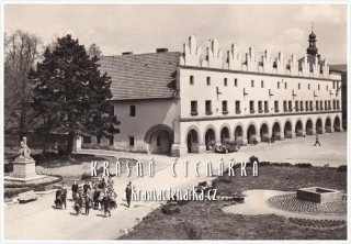 NOVÉ MĚSTO NAD METUJÍ, Náměstí