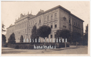 CHLUMEC NAD CIDLINOU, Škola