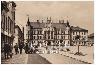 NOVÝ BYDŽOV, Náměstí