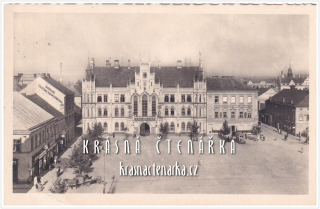 NOVÝ BYDŽOV, Náměstí