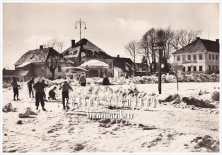 VYSOKÉ NAD JIZEROU i s lyžaři