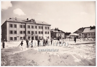 VYSOKÉ NAD JIZEROU i s lyžaři