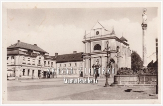 TURNOV, Náměstí a pohled na kostel sv. Františka z Assisi