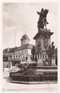 Zámek PODĚBRADY a socha krále Jiřího