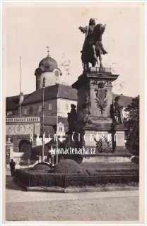 Zámek PODĚBRADY a socha krále Jiřího