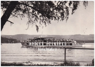 MÁCHOVO JEZERO a motorový člun Máj