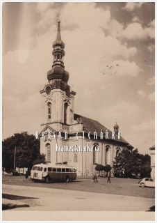 VARNSDORF, Kostel sv. Petra a Pavla i s autobusem