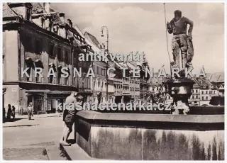 CHEB (náměstí a kašna se sochou Rolanda)