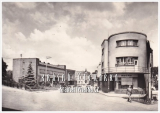LOMNICE NAD POPELKOU, Divadlo a spořitelna