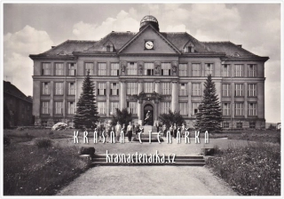 LOMNICE NAD POPELKOU, Škola
