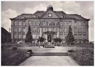 LOMNICE NAD POPELKOU (škola)