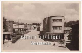 LOMNICE NAD POPELKOU, Divadlo a spořitelna