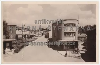 LOMNICE NAD POPELKOU (divadlo a spořitelna)