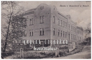 BENEŠOV U SEMIL, Škola